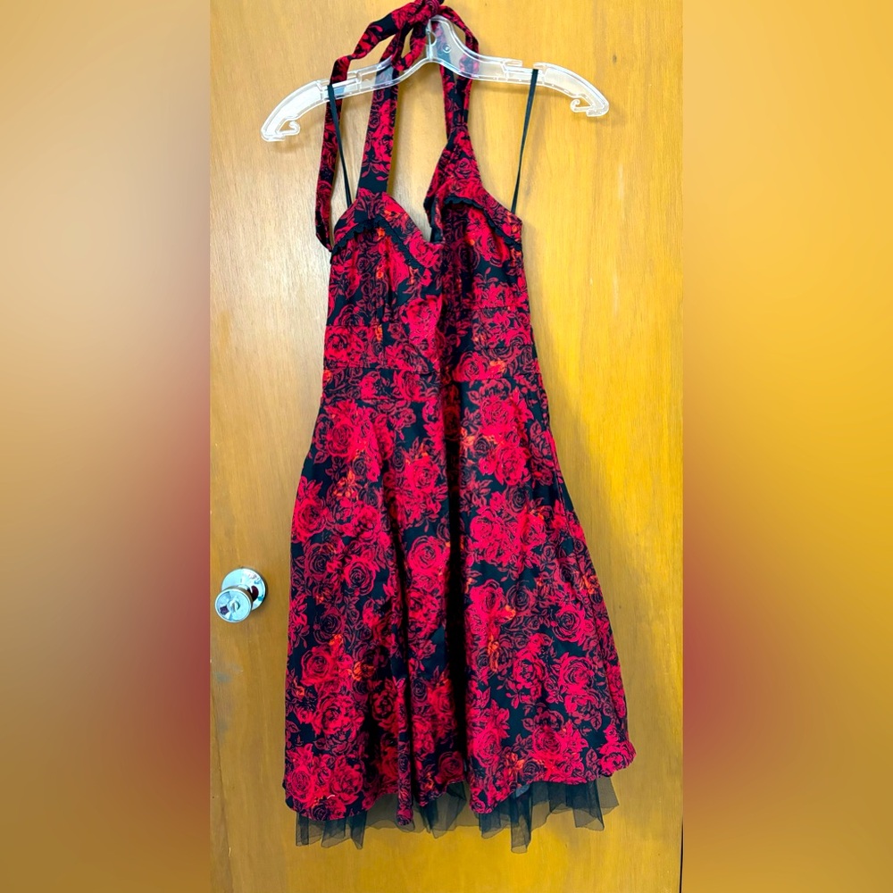 Pin up dress. Black and red roses. Size Large.